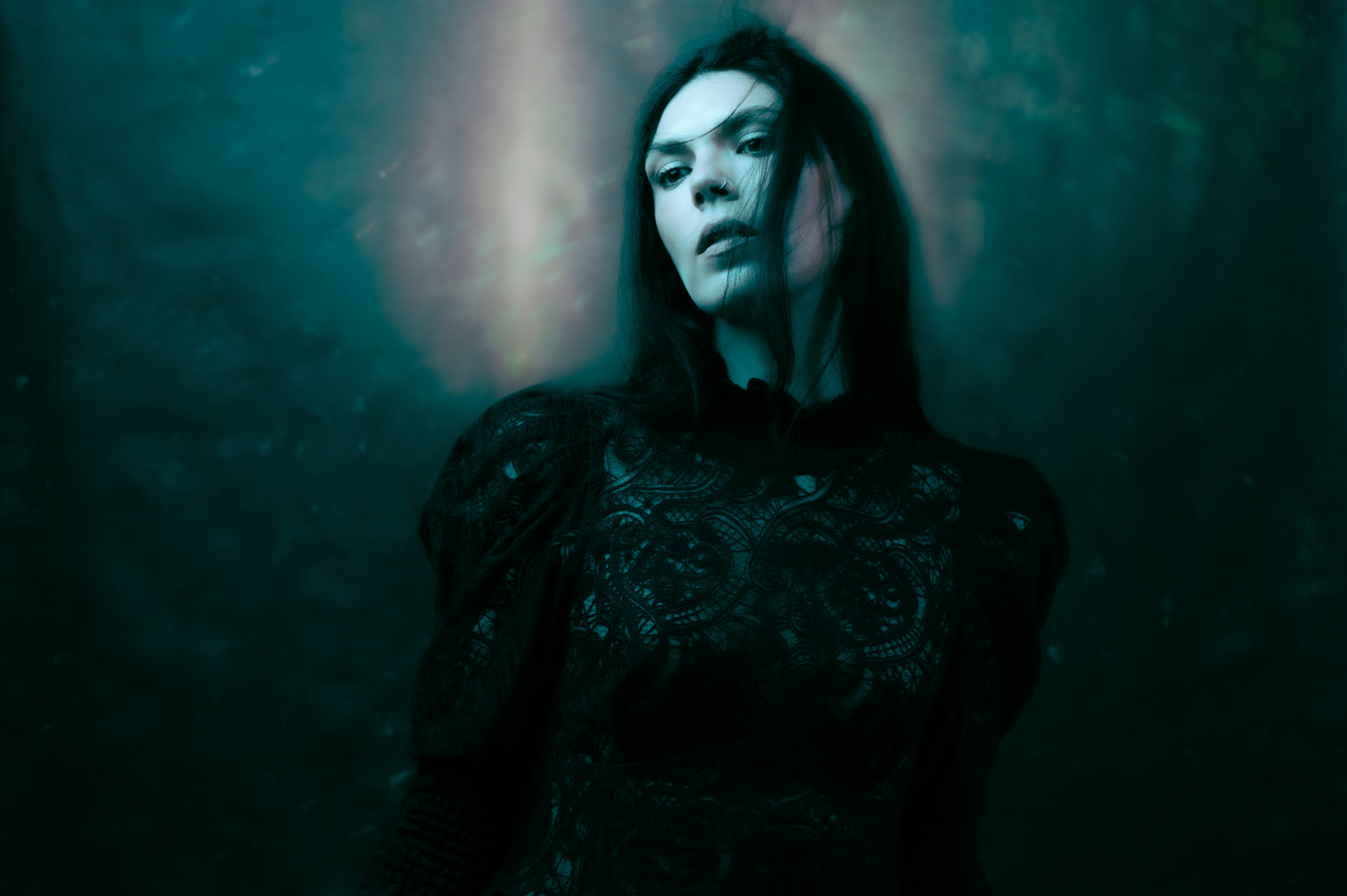 A.A. WILLIAMS Unveils Haunting New Single “Wolves”